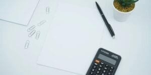 feuille avec calculatrice